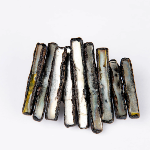 Broche de Line Vautrin en résine talosel