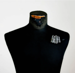 Broche de Line Vautrin en résine talosel