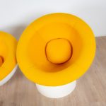 Fauteuil sphère en fibre de verre, France, 1960