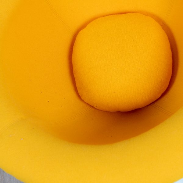 Fauteuil sphère en fibre de verre, France, 1960