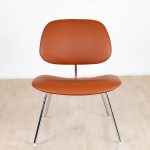 Chauffeuse LCM en cuir de Ray et Charles Eames circa 1960