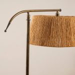 Lampadaire en laiton à tablette des années 60.