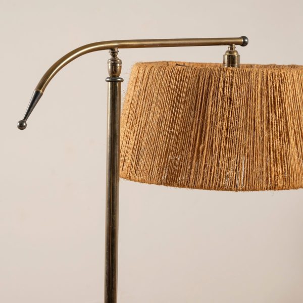 Lampadaire en laiton à tablette des années 60.