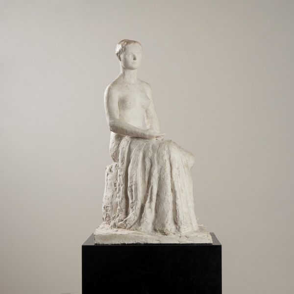 Gertrude Bret, sculpture de femme assise, plâtre, France, circa 1935.