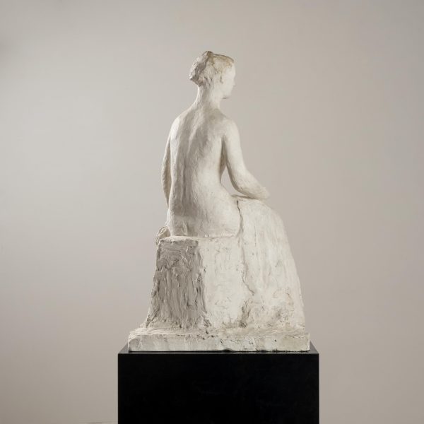 Gertrude Bret, sculpture de femme assise, plâtre, France, circa 1935.