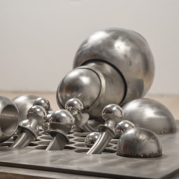 Sculpture murale de Claude Viseux 1984