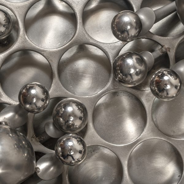 Sculpture murale de Claude Viseux 1984