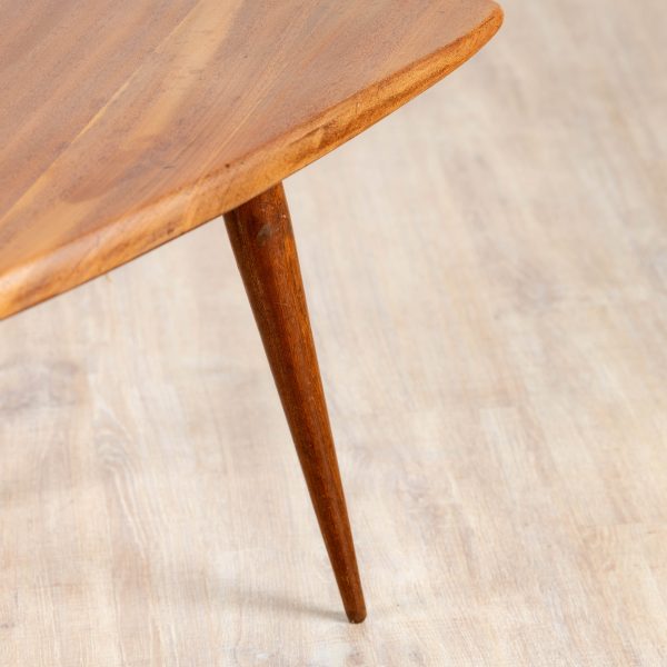 Table basse tripodes en Acajou de Pierre Cruège, 1953