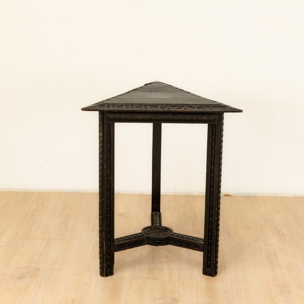 Benjamin Gomez Guéridon en bois teinté et sculpté – vers 1920–1930