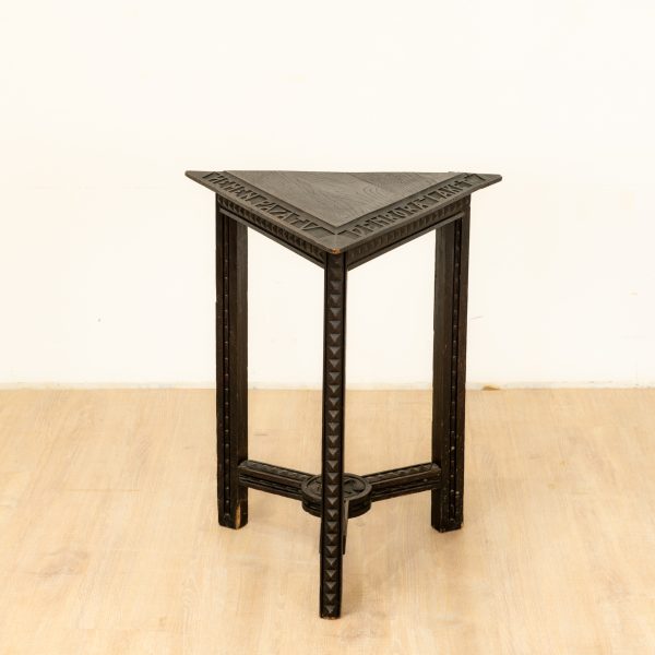 Benjamin Gomez Guéridon en bois teinté et sculpté – vers 1920–1930