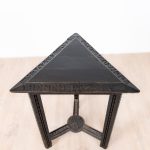 Benjamin Gomez Guéridon en bois teinté et sculpté – vers 1920–1930